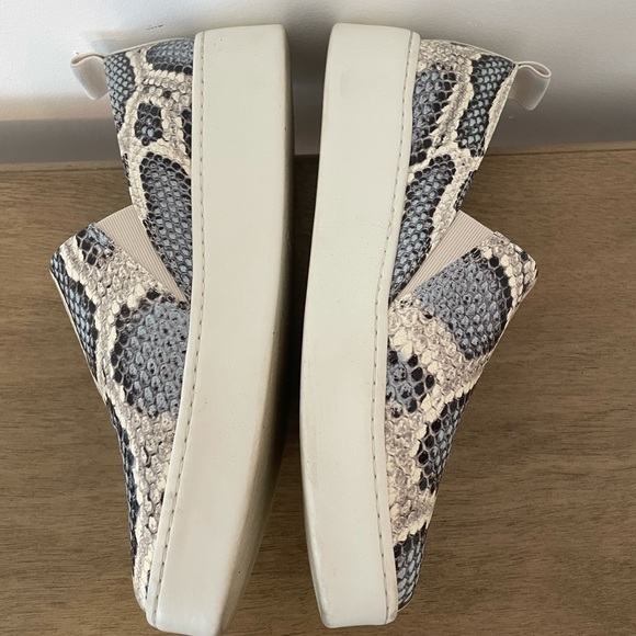 VINCE Blue Saxon Sneakers - Picture 5 of 9